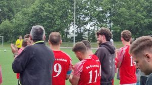 Ein Bild, das draußen, Person, Baum, Gras enthält.
KI-generierte Inhalte können fehlerhaft sein.