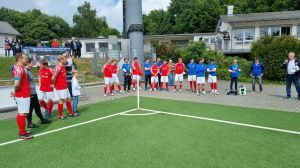 Ein Bild, das draußen, Person, Sport, Gras enthält.
KI-generierte Inhalte können fehlerhaft sein.