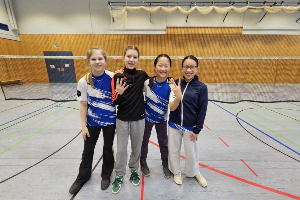 Die tollste (und wahrscheinlich einzige) reine Mädchen Mannschaft Hessens beendet die Saison mit einem knappen 4:2 Sieg und bleibt Tabellenzweiter.